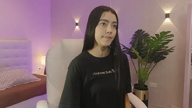 miagomezweb1 online show from 11/05/25, 12:52