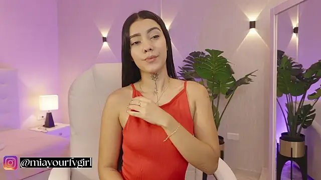 miagomezweb1 online show from 10/16/25, 01:30