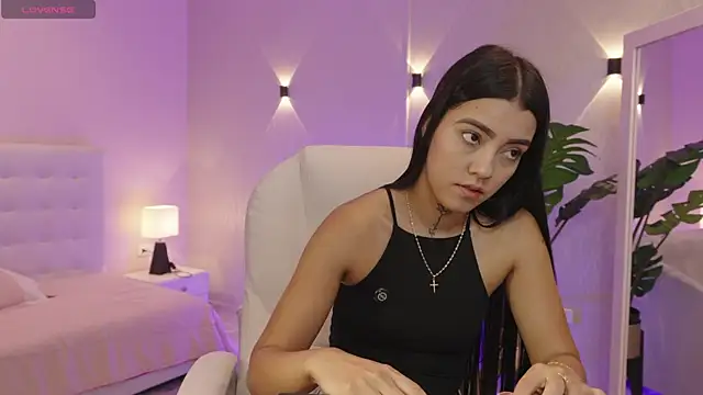 miagomezweb1 online show from 10/25/25, 12:50