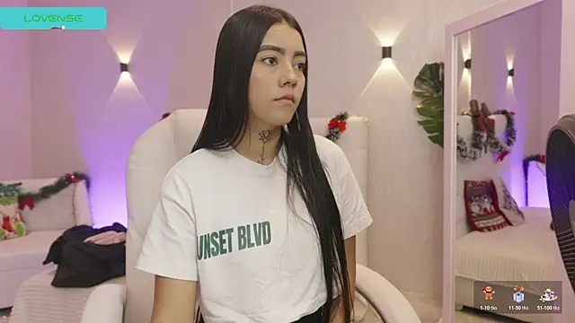 miagomezweb1 online show from 12/18/25, 12:31