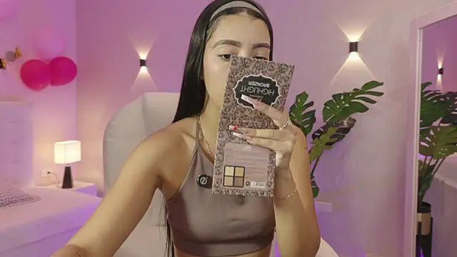 miagomezweb1 online show from 11/19/25, 01:44