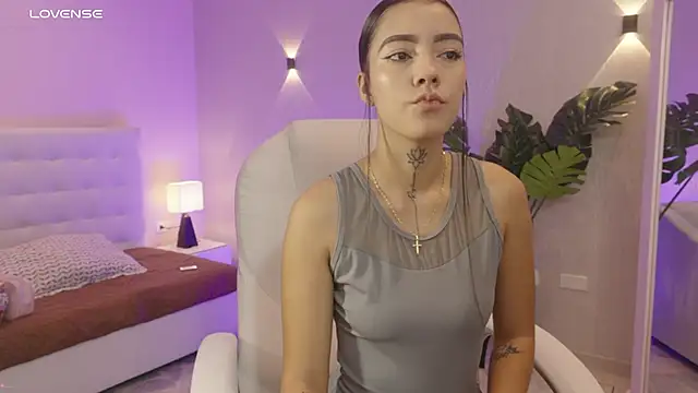 miagomezweb1 online show from 11/08/25, 12:31