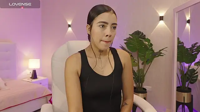 miagomezweb1 online show from 10/11/25, 01:34