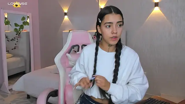 miagomezweb1 online show from 03/14/25, 01:46