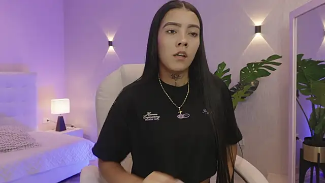 miagomezweb1 online show from 11/28/25, 02:39