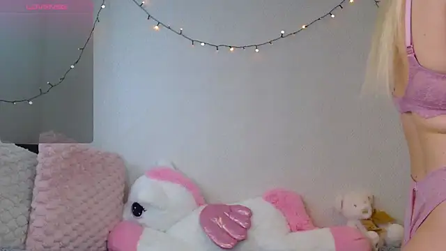 Snapshot of Nicole_blonde0 chatting on 10/08/25, 10:28 Nicole blonde0 online show from 10/08/25, 10:28