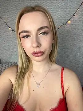 Snapshot of Nicole_blonde0 chatting on 02/08/25, 10:08 Nicole blonde0 online show from 02/08/25, 10:08