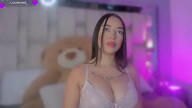 Snapshot of AnthonellaSweet chatting on 10/25/25, 03:38 AnthonellaSweet online show from 10/25/25, 03:38