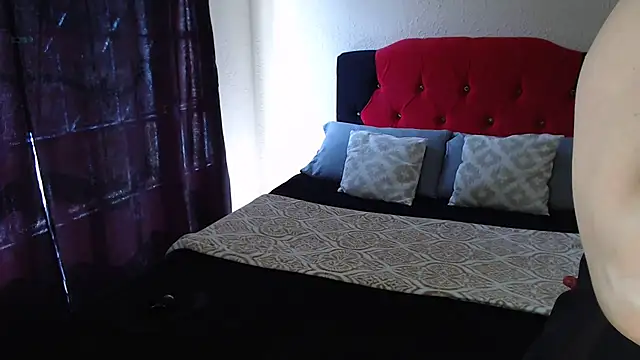 Crystal milkmature online show from 12/16/25, 04:11