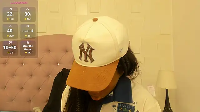 MonicaSchwartz online show from 09/30/25, 07:20