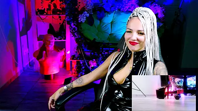 MonicaMaxwel online show from 11/08/25, 10:52