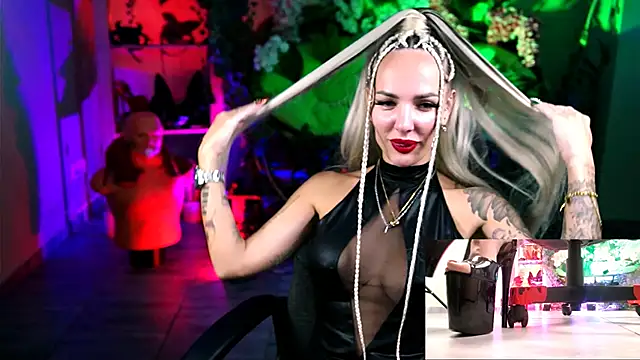 MonicaMaxwel online show from 10/18/25, 11:01