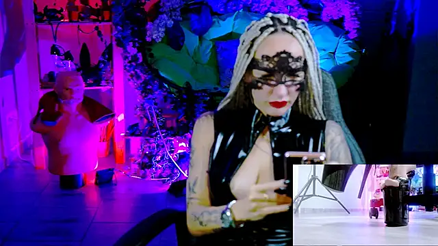 MonicaMaxwel online show from 11/24/25, 11:32