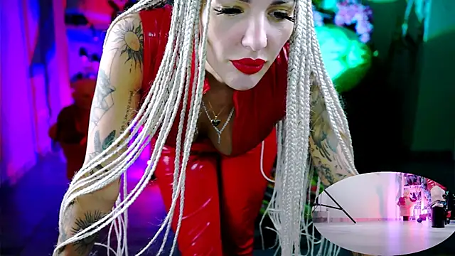 MonicaMaxwel online show from 12/04/25, 10:47