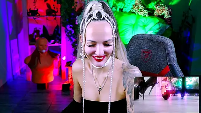 MonicaMaxwel online show from 11/01/25, 12:10