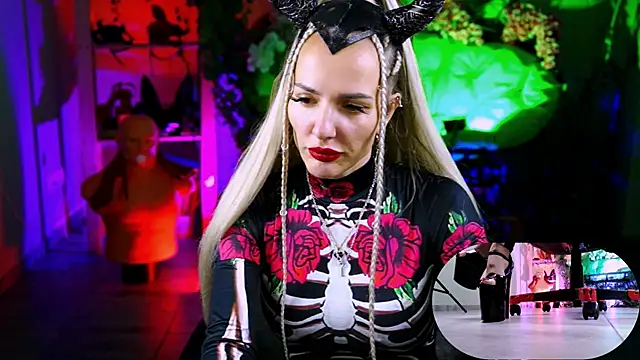 MonicaMaxwel online show from 10/31/25, 11:51