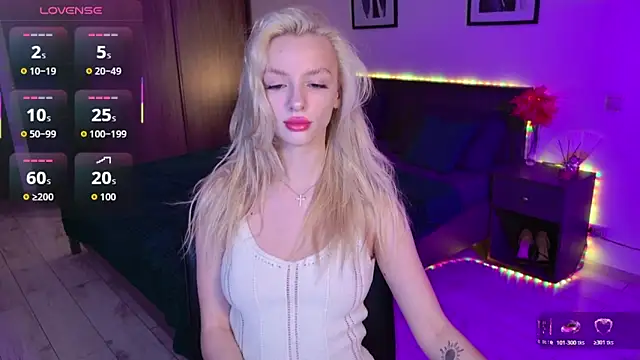 Snapshot of AleksaBlonde chatting on 02/21/26, 01:46 AleksaBlonde online show from 02/21/26, 01:46