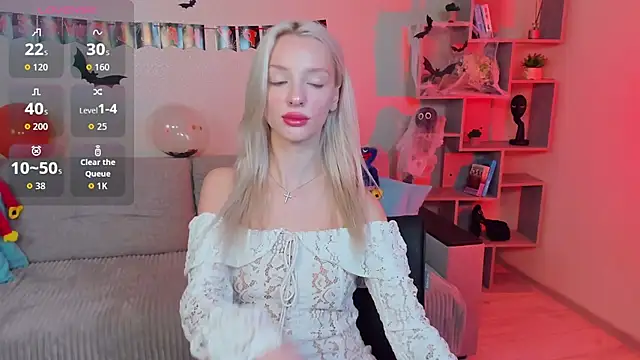 Snapshot of AleksaBlonde chatting on 10/16/25, 11:29 AleksaBlonde online show from 10/16/25, 11:29