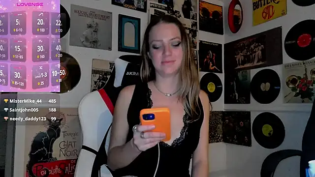 Snapshot of molly_witha_chance chatting on 01/11/25, 06:24 molly witha chance online show from 01/11/25, 06:24
