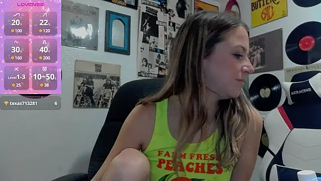 Snapshot of molly_witha_chance chatting on 01/09/25, 08:03 molly witha chance online show from 01/09/25, 08:03
