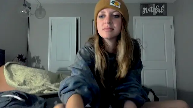 Snapshot of molly_witha_chance chatting on 10/12/25, 06:26 molly witha chance online show from 10/12/25, 06:26