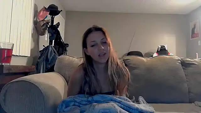 Snapshot of molly_witha_chance chatting on 09/15/25, 12:55 molly witha chance online show from 09/15/25, 12:55