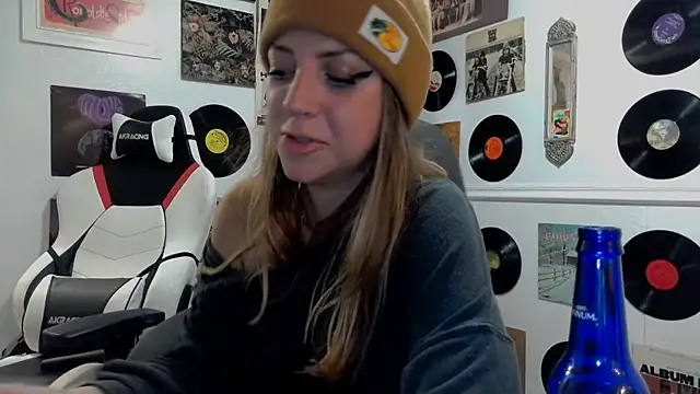 Snapshot of molly_witha_chance chatting on 01/19/25, 12:17 molly witha chance online show from 01/19/25, 12:17