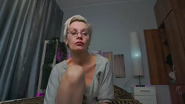 HelgaHimmell online show from 02/27/25, 02:25