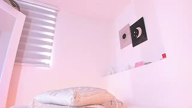 nicolette bale online show from 11/24/25, 01:44