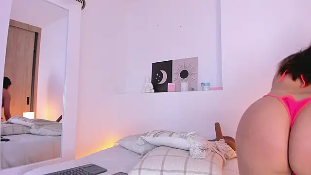 nicolette bale online show from 04/19/26, 03:35