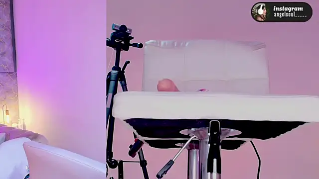 Angelst   online show from 02/18/26, 06:33