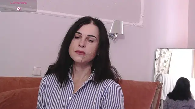 MonicaMelano online show from 10/05/25, 05:09