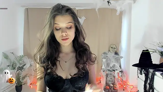 BabyAylin online show from 10/31/25, 06:10