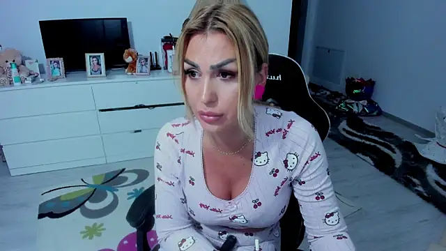 GlossyDiamondX online show from 09/29/25, 03:28