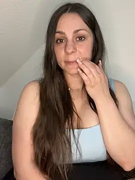 Snapshot of Loella-Rose chatting on 04/11/26, 10:02 Loella-Rose online show from 04/11/26, 10:02