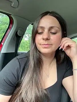 Snapshot of Loella-Rose chatting on 06/04/26, 12:32 Loella-Rose online show from 06/04/26, 12:32