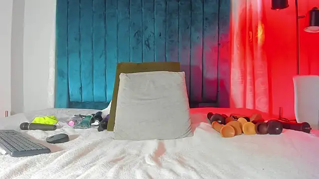 Snapshot of blondehorny69 chatting on 11/24/25, 07:25 blondehorny69 online show from 11/24/25, 07:25