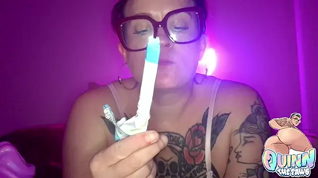 quinnmariexo online show from 11/25/25, 04:57