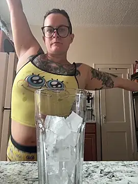 quinnmariexo online show from 04/15/26, 04:00