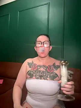 quinnmariexo online show from 10/04/25, 11:39