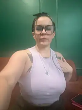 quinnmariexo online show from 10/19/25, 10:01