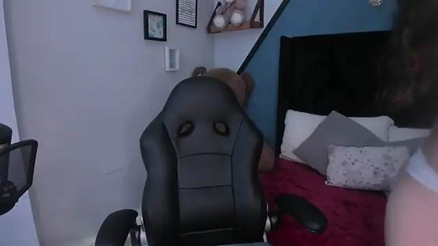 youpinkgirl  online show from 10/02/25, 08:45