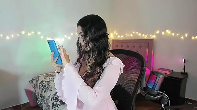 youpinkgirl  online show from 12/15/25, 10:04