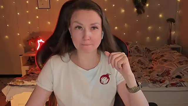 desperatehousewife   online show from 04/18/26, 04:04