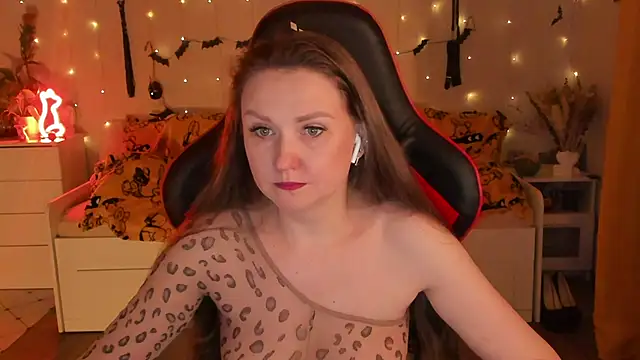 desperatehousewife   online show from 10/27/25, 06:09