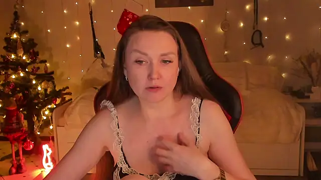 desperatehousewife   online show from 12/18/25, 05:06