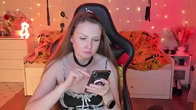 Snapshot of desperatehousewife__ chatting on 09/14/25, 02:12 desperatehousewife online show from 09/14/25, 02:12
