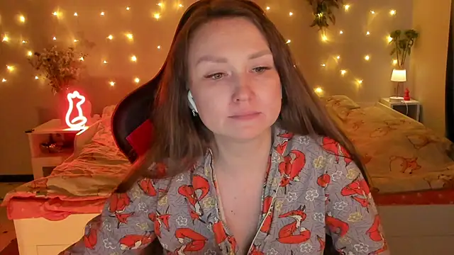 Snapshot of desperatehousewife__ chatting on 07/06/26, 04:42 desperatehousewife online show from 07/06/26, 04:42