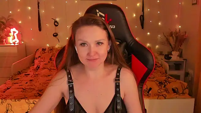 Snapshot of desperatehousewife__ chatting on 10/18/25, 07:38 desperatehousewife online show from 10/18/25, 07:38