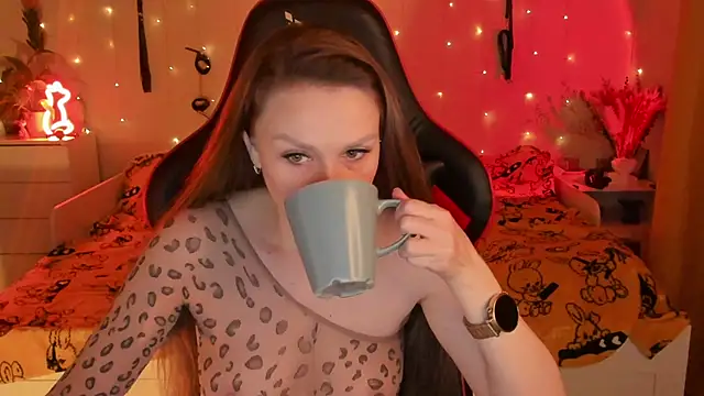 desperatehousewife   online show from 10/20/25, 07:14